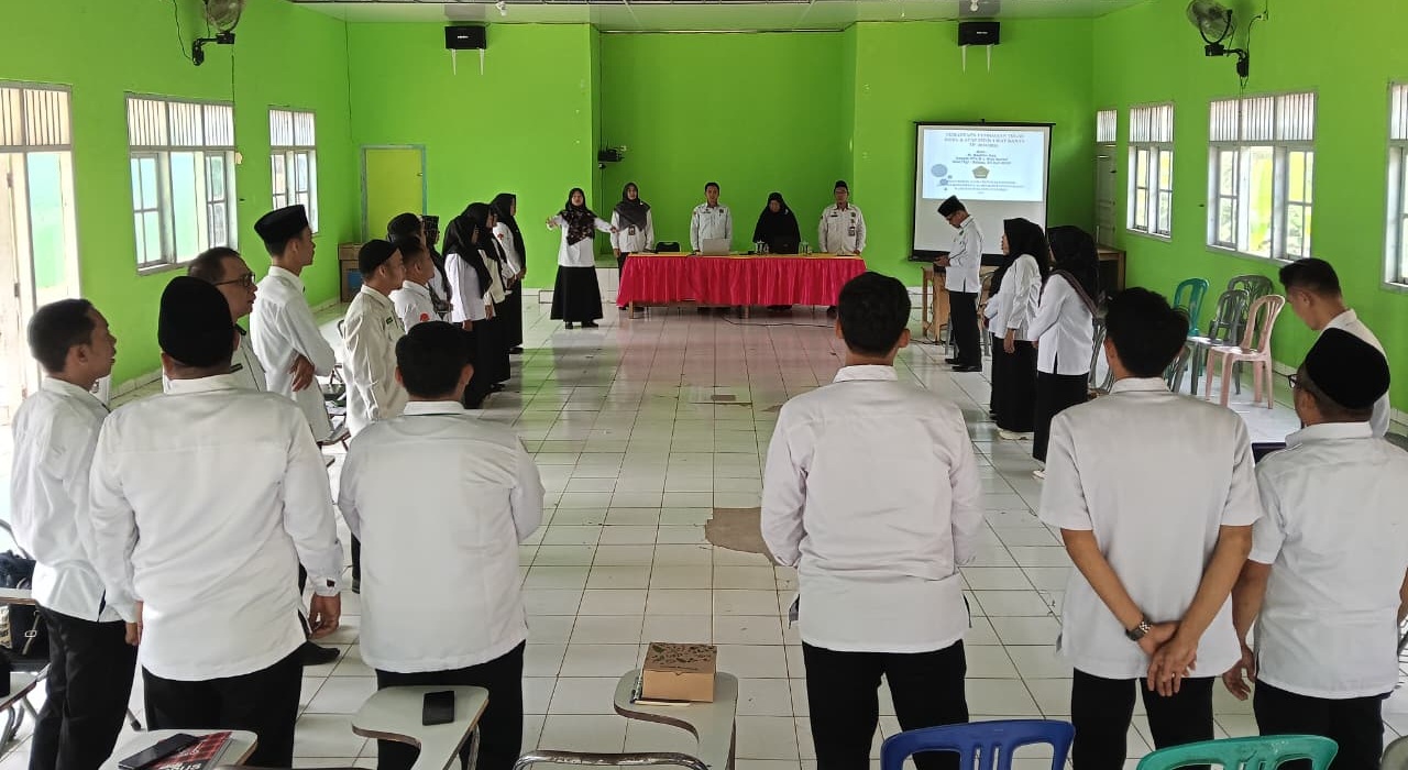 Pemantapan Tugas Awal Tahun, MTsN 1 Way Kanan Adakan Rapat Bersama Dewan Guru dan Staf