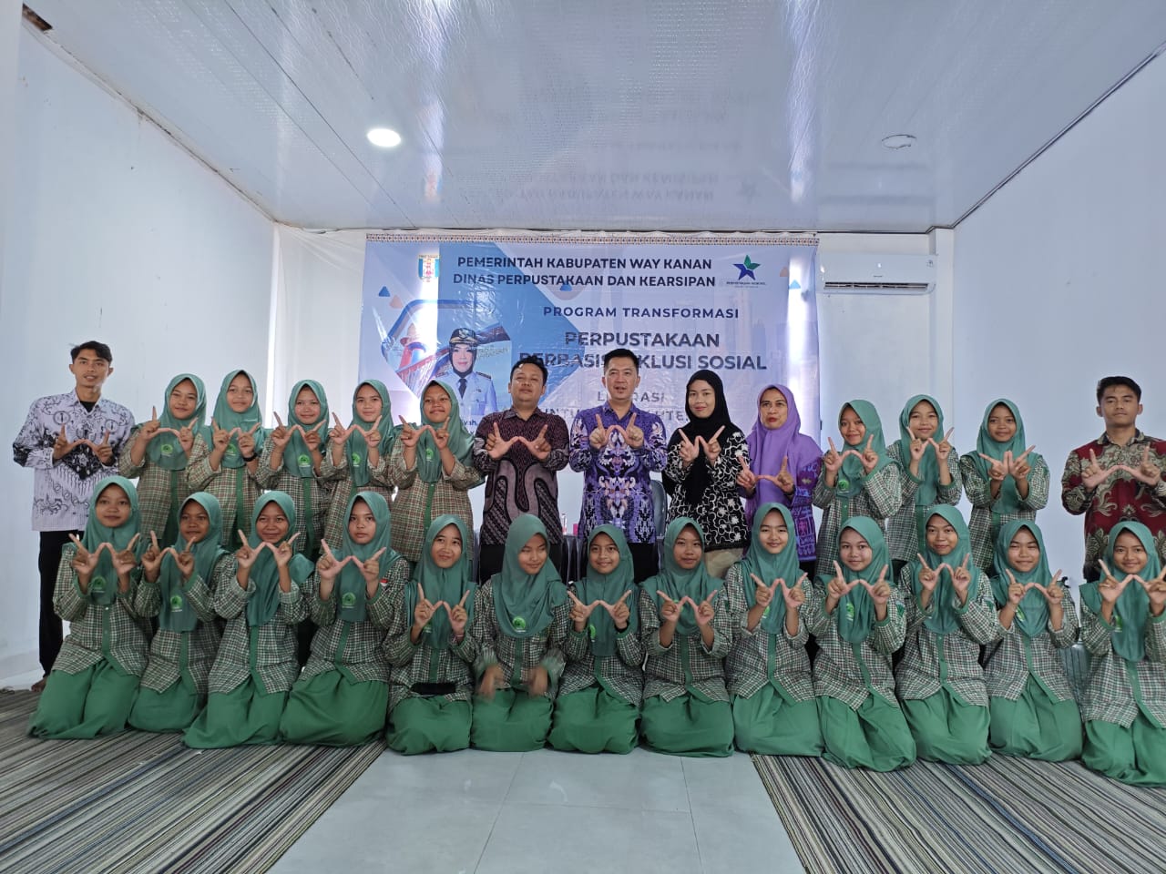 Gambar Berita: Siswa MTsN 1 Way Kanan Kunjungi Perpustakaan Daerah, Tumbuhkan Budaya Literasi Sejak Dini
