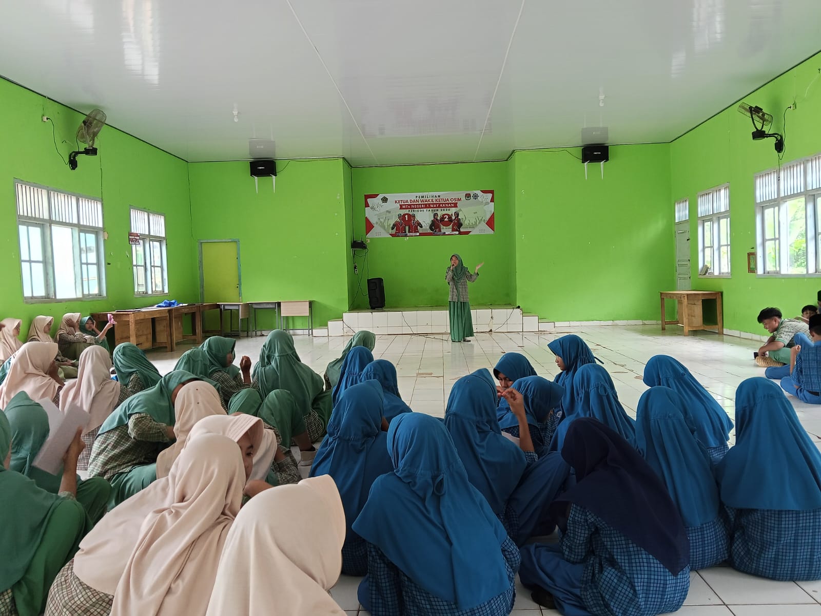 Gladi Performance Kelas Unggul, Siswa MTsN 1 Way Kanan Tunjukkan Semangat dan Kreativitas