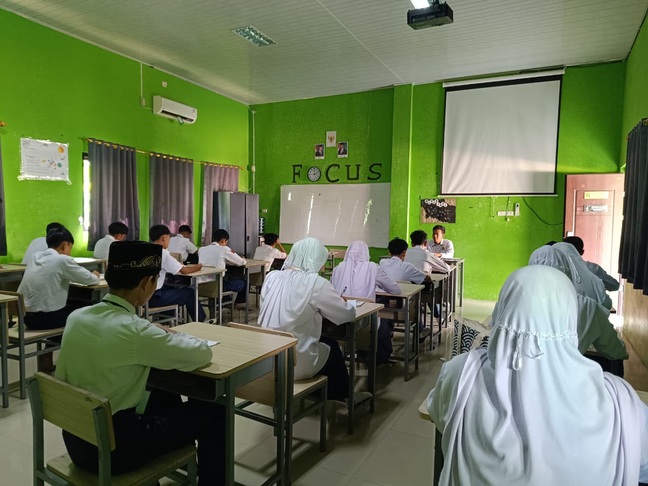 Hari Kedua Ujian Madrasah di MTsN 1 Way Kanan, 180 Siswa Tes IPA dan SKI